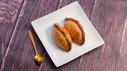Deliciosas salteñas repujadas a mano y con ingredientes saludables.