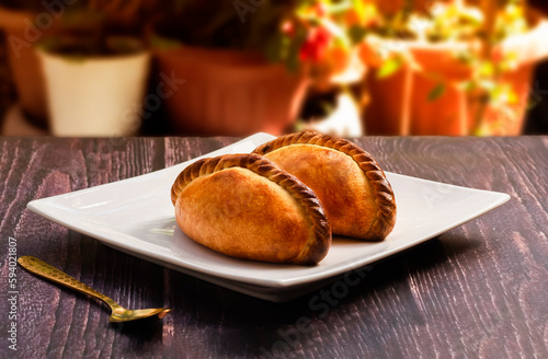 Deliciosas salteñas repujadas a mano y con ingredientes saludables.
