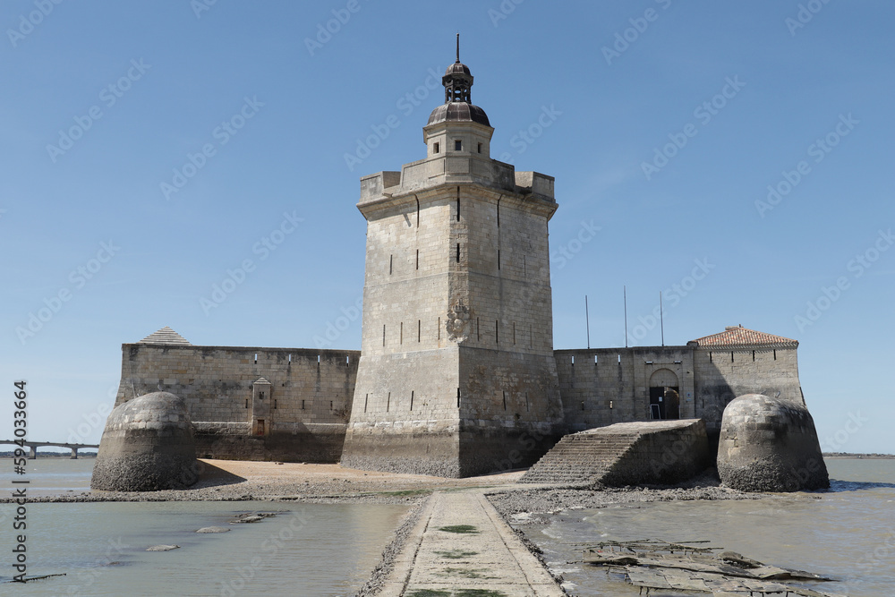 Fort Louvois, Forteresse à Bourcefranc-le-Chapus au pied du pont de l’île d’Oléron Fort Louvois, Forteresse à Bourcefranc-le-Chapus au pied du pont de l’île d’Oléron
