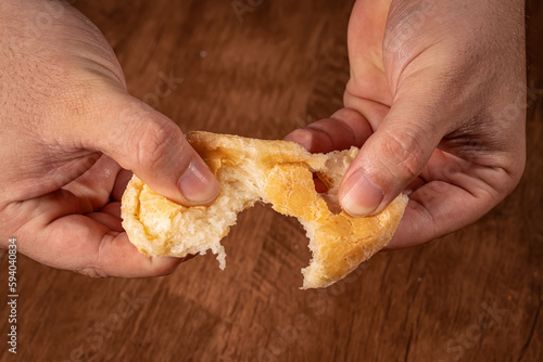Cheese bread pulled by hand © Klinsmann