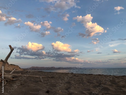 playa, mar, cerros, atardecer.
