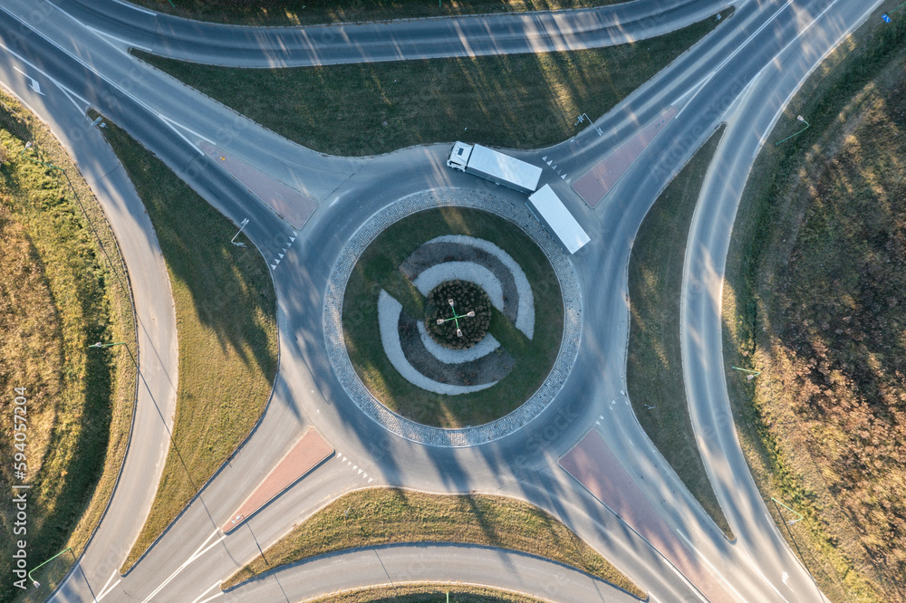 Φωτογραφία Truck drives along the road to the logistics center