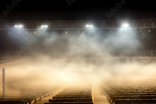 Luzes brilhantes do estádio e fumaça
