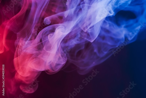 Fumaça dramática e nevoeiro em cores vivas contrastantes de vermelho, azul e roxo. Fundo ou papel de parede abstrato vívido e intenso