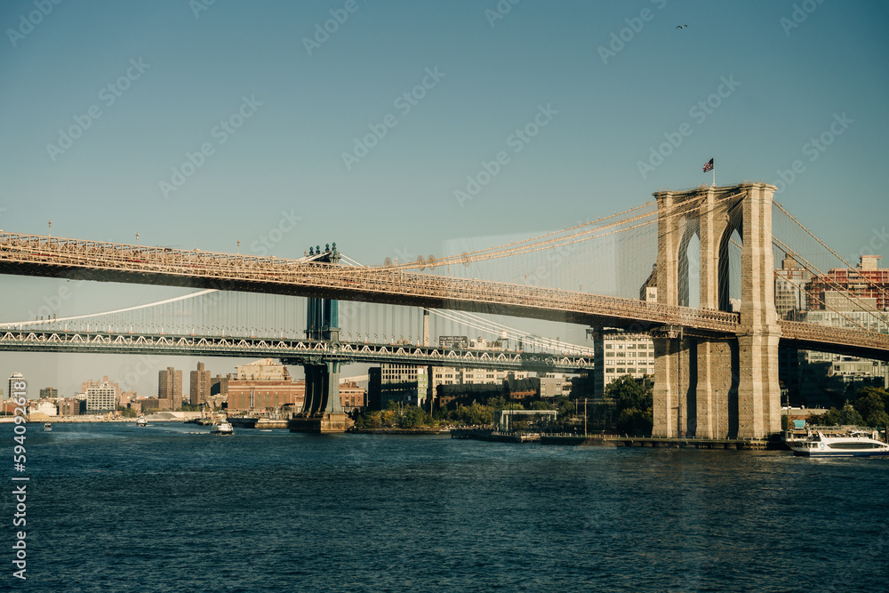 Fototapeta premium view of the brooklyn bridge from pier 17