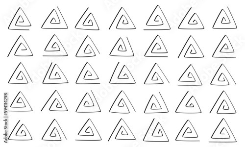 細いマーカーで描かれた渦巻き状の三角形の模様のセット