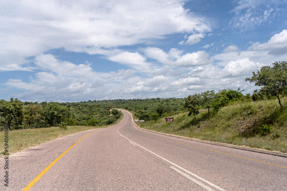 R40 road bending near Timbavati, South Africa