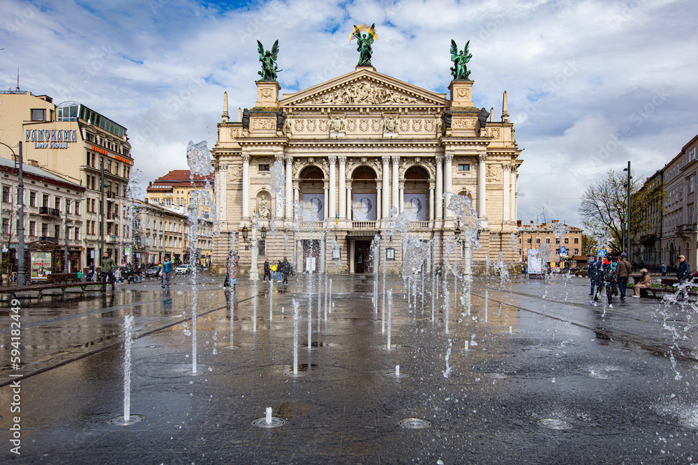 Fototapeta premium Lviv National Opera in Lviv, Ukraine