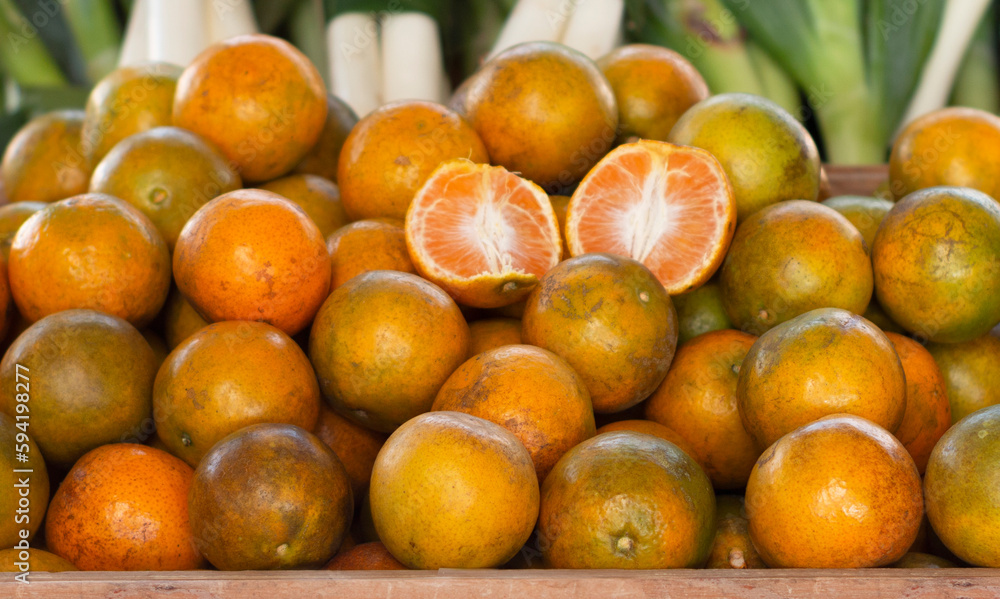 oranges in basket in market