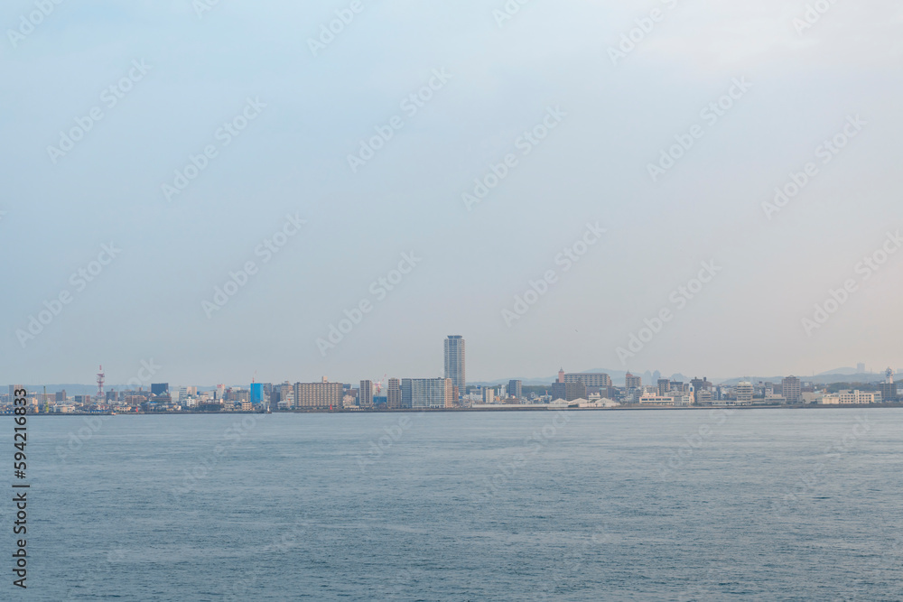 明石海峡から望む明石市