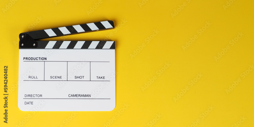 Naklejka premium Clapper board or white movie slate on yellow background.