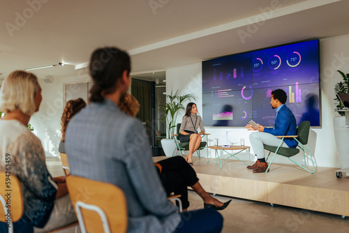 Canvastavla Panel discussion in conference room.