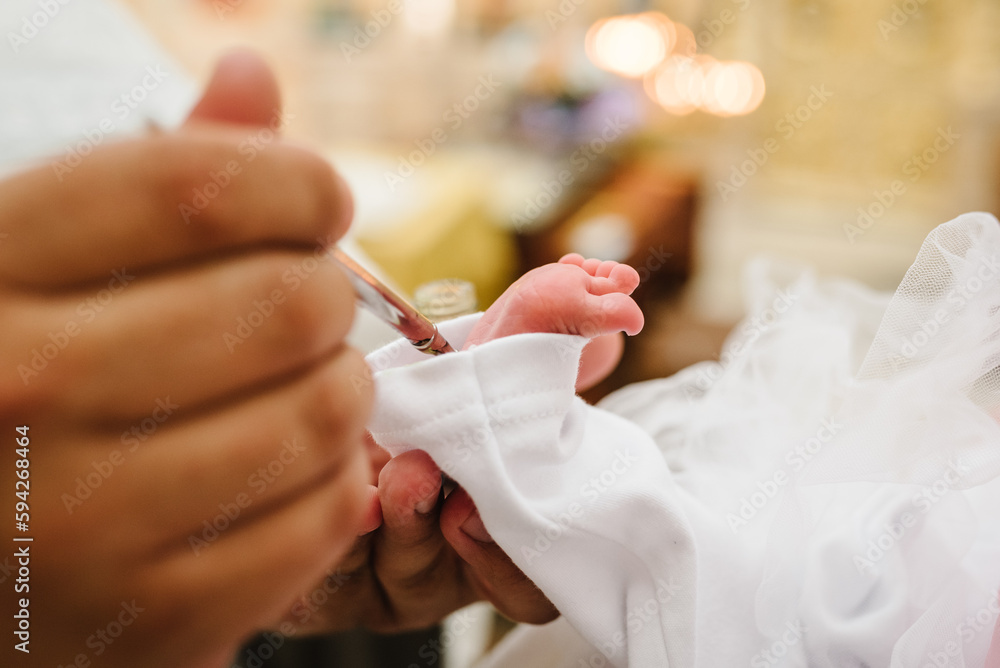 Foto Stock Baptism ceremony of a baby. Close up of tiny baby feet, the
