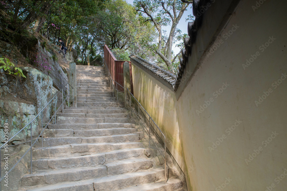 日本の古い街の階段