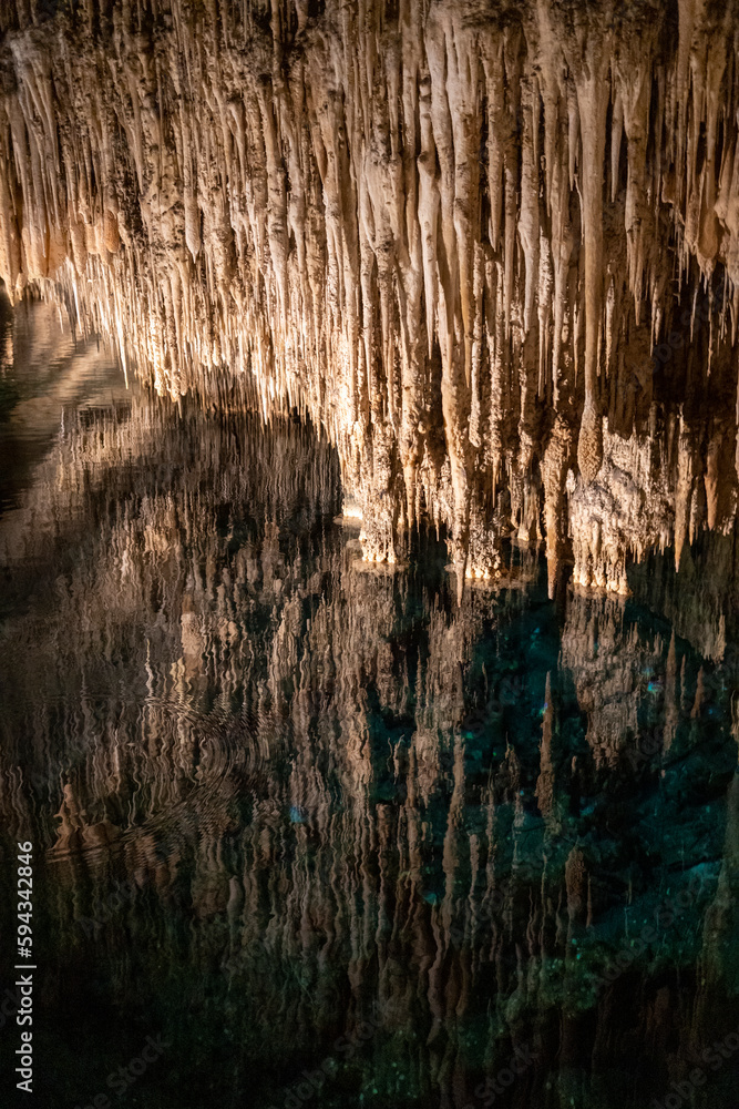 Le Grotte del Drago sono un complesso di grotte calcaree situate in