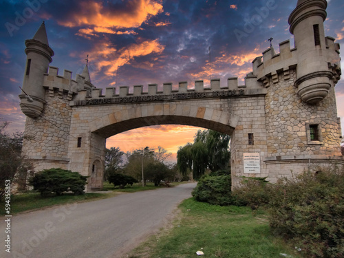 entrance arch of the pereyra iraola park