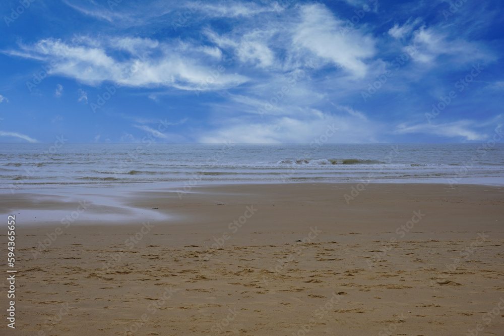 Blick auf den Strand Strandslag Falga und die Nordsee an einem Frühlingstag bei Den Helder in den Niederlanden Blick auf den Strand Strandslag Falga und die Nordsee an einem Frühlingstag bei Den Helder in den Niederlanden