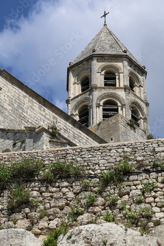 Vue du clocher de l'église Saint-Michel de La-Garde-Adhémar