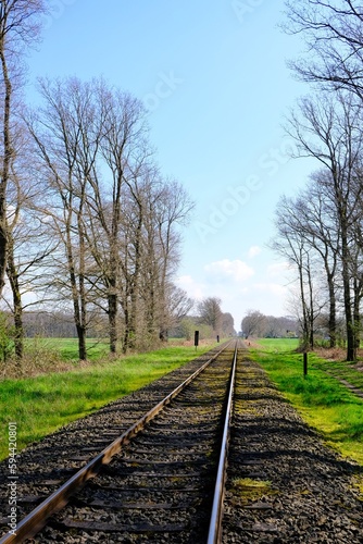 Bahnstrecke im Frühling im Deutscher Wald