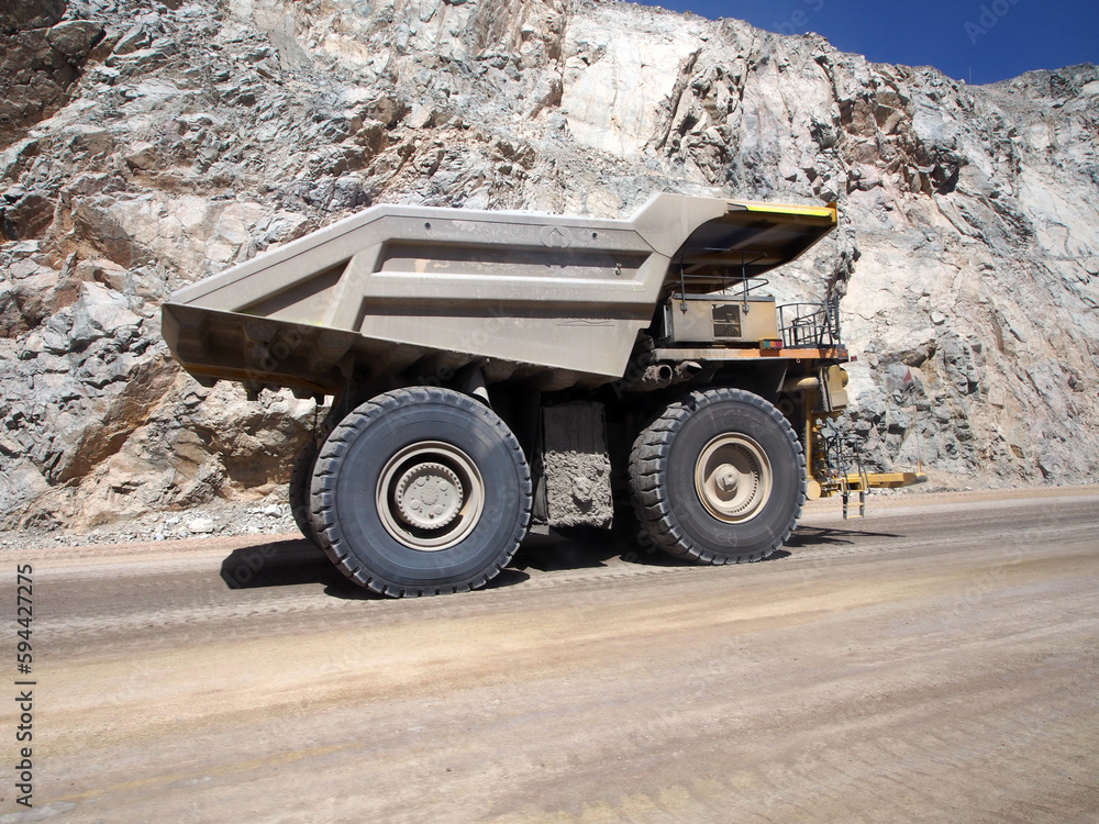 Obraz premium Calama, Chile - 01.04.2019: Truck in the Chuquicamata mine