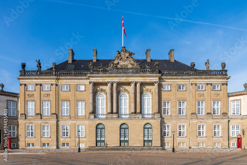 amalienborg castle in copenhagen