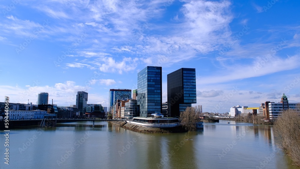 Panorama von Düsseldorf mit Blick auf den Medienhafen