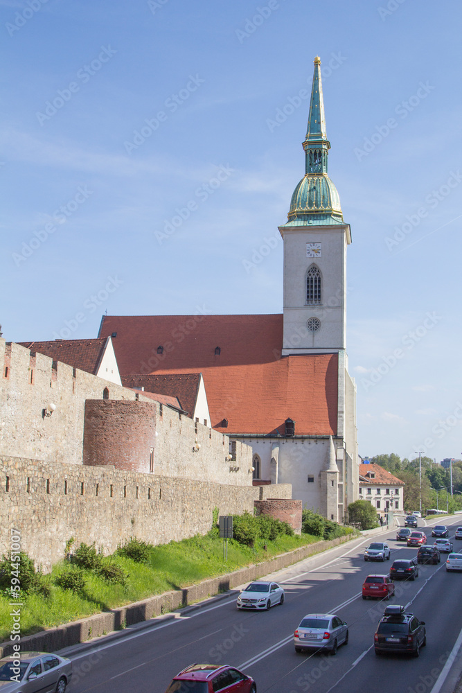 Beautiful view of the Bratislava castle on the banks of the Danube in the old town of Bratislava, Slovakia on a sunny summer day Beautiful view of the Bratislava castle on the banks of the Danube in the old town of Bratislava, Slovakia on a sunny summer day