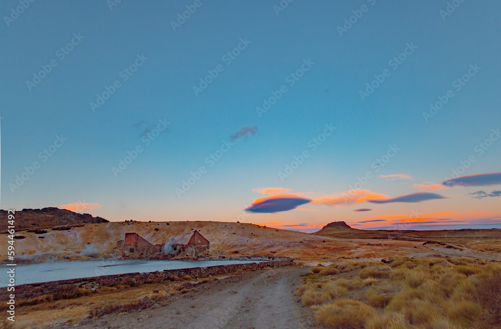 Fototapeta premium Paisaje volcanico en atardecer