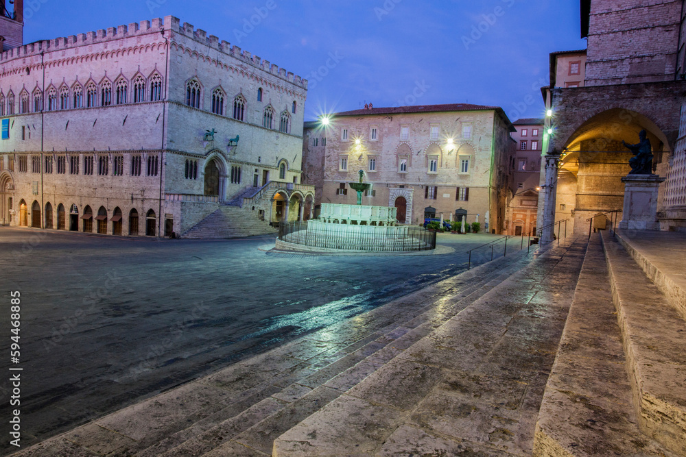 Italy, Umbria, Perugia. Palazzo dei Priori and the Fontana Maggiore, a medieval fountain on Piazza IV Novembre.