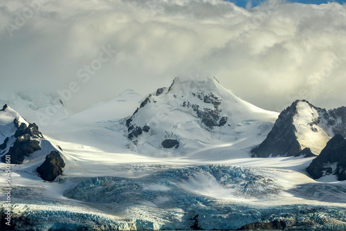 Fotografie Layers of a blue and white snowy glacier on Elephant Island in Antarctica