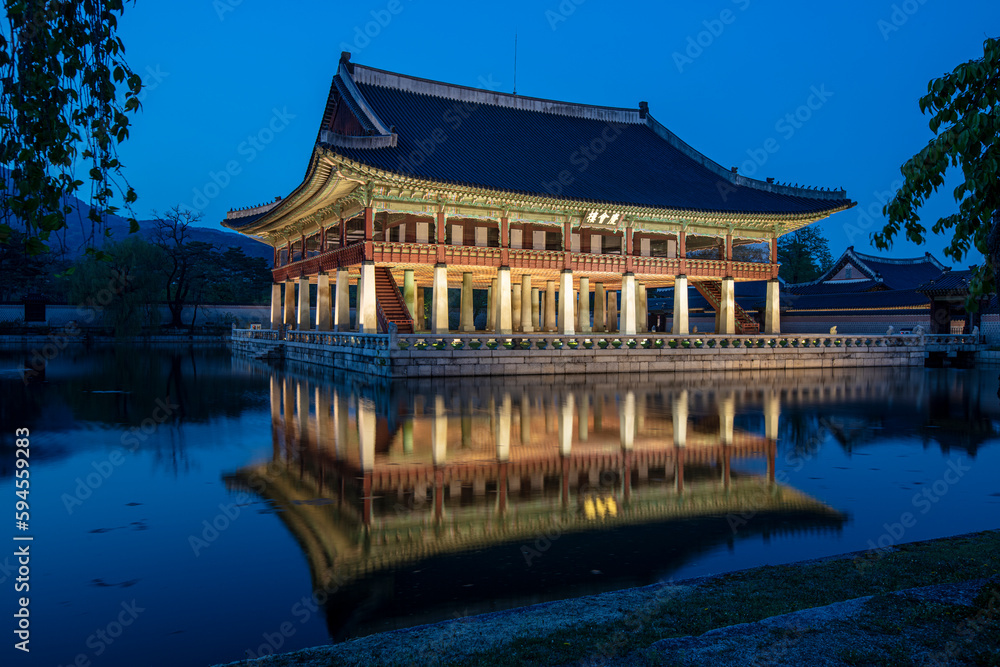 Fototapeta premium 경복궁야경