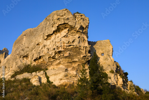 The massive rock of Les Baux de Provence © Stefan