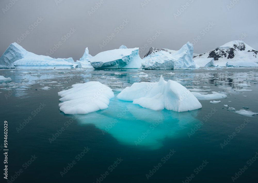 Antarctic nature landscape with icebergs in Greenland icefjord during midnight sun. Antarctica, Ilulissat, West Greenland. Global warming and climate change concept. - obrazy, fototapety, plakaty 