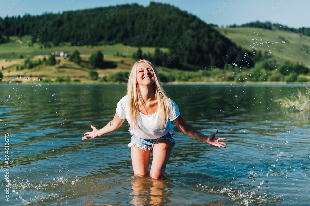 Fototapeta premium girl on the lake