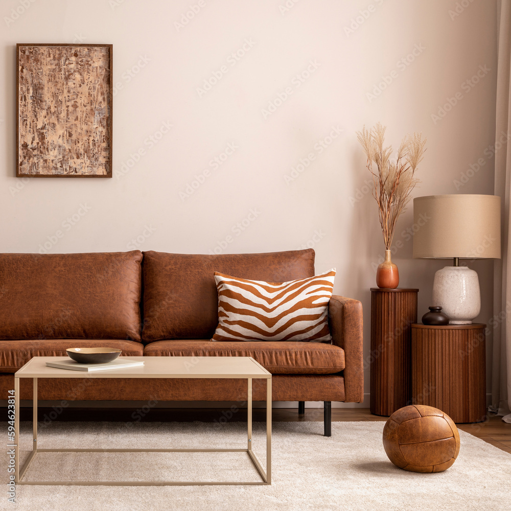 Póster Warm and cozy interior of living room space with brown sofa ...