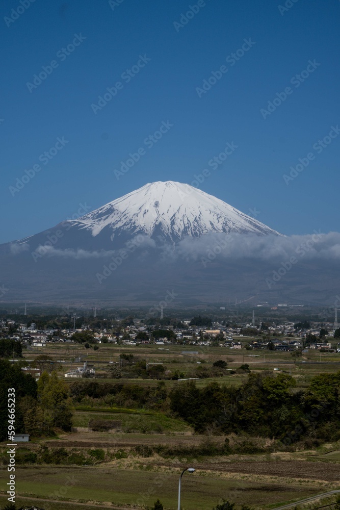 landscape photo of mountain fuji in japan which is the highest mountain in the country