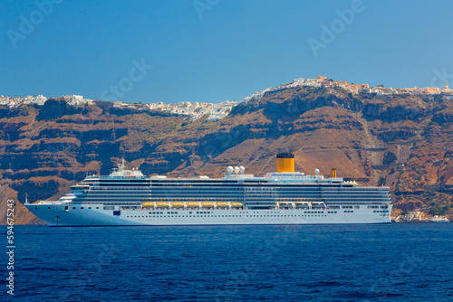 Panoramablick über die Insel Santorini, Cycladen, Griechenland photo