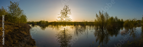 Canvas Print Panorama at sunset on levee of Sacramento river