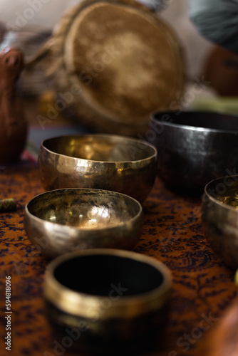 Finding Inner Peace: A Sound Therapy Meditation Session with Quartz Crystal Singing Bowls and Zen Music