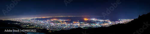 日本三大夜景の兵庫県神戸市摩耶山掬星台から眺めるパノラマ夜景 © hearty
