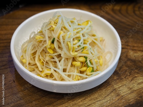 한국의 전통음식 콩나물무침