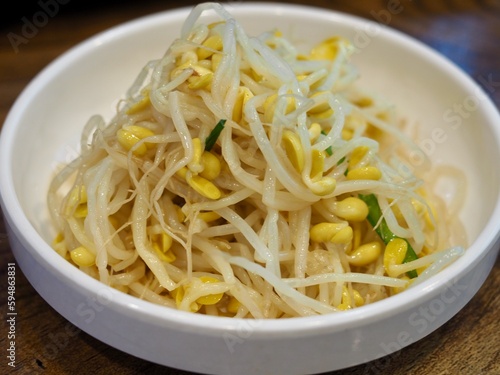 한국의 전통음식 콩나물무침