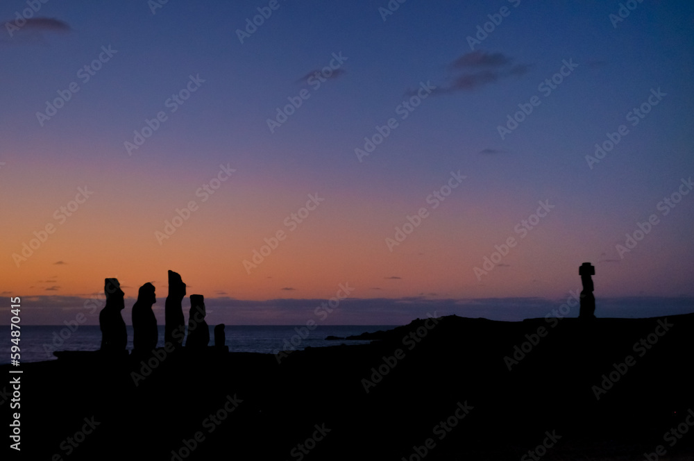 Fototapeta premium Moai sunset in Easter Island, Chile