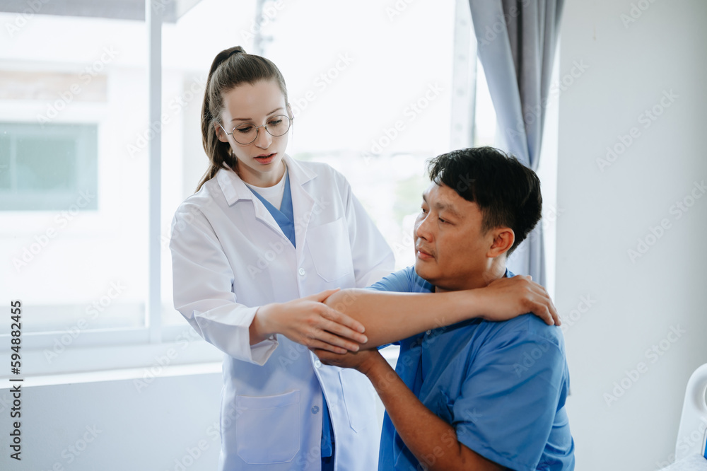 Doctor consulting with patient Back problems Physical on the bed in clinic therapy concept Doctor consulting with patient Back problems Physical on the bed in clinic therapy concept