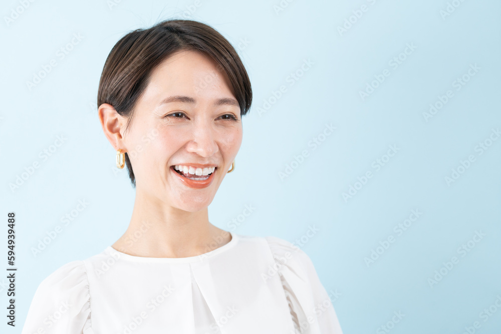 笑顔の女性 笑顔の女性