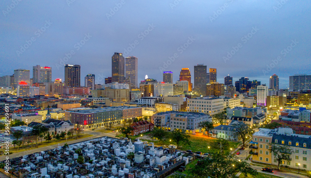 Fototapeta premium Downtown New Orleans, Louisiana at sunset