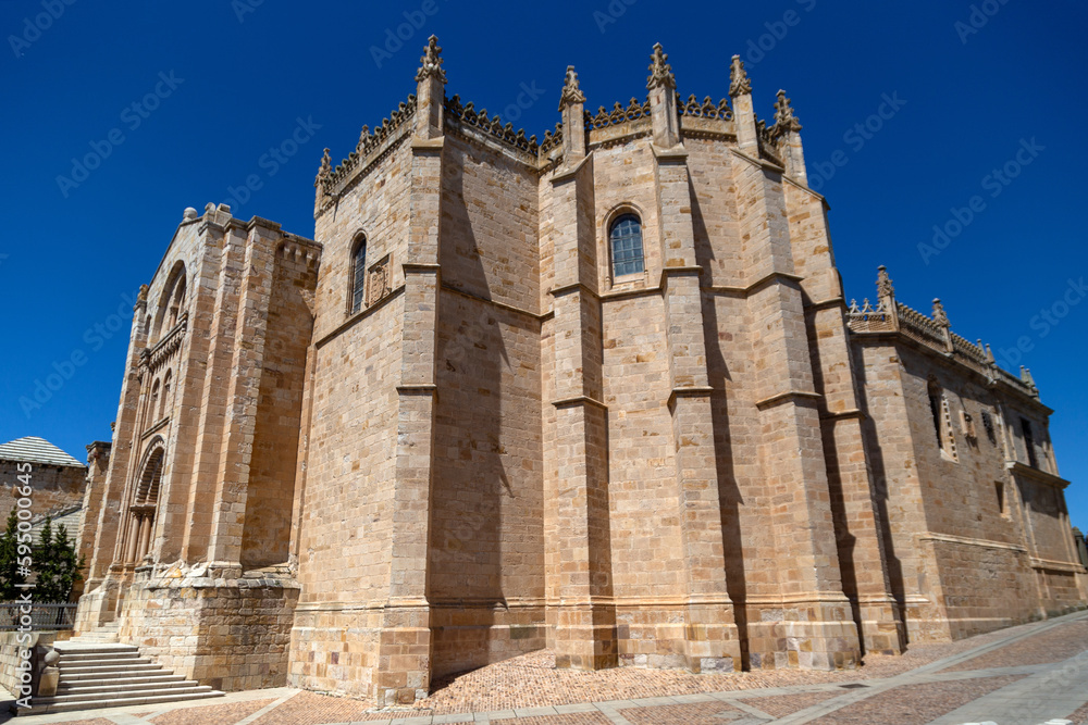 Catedral de Zamora en la fachada de la Puerta del Obispo. Castilla y León, España.