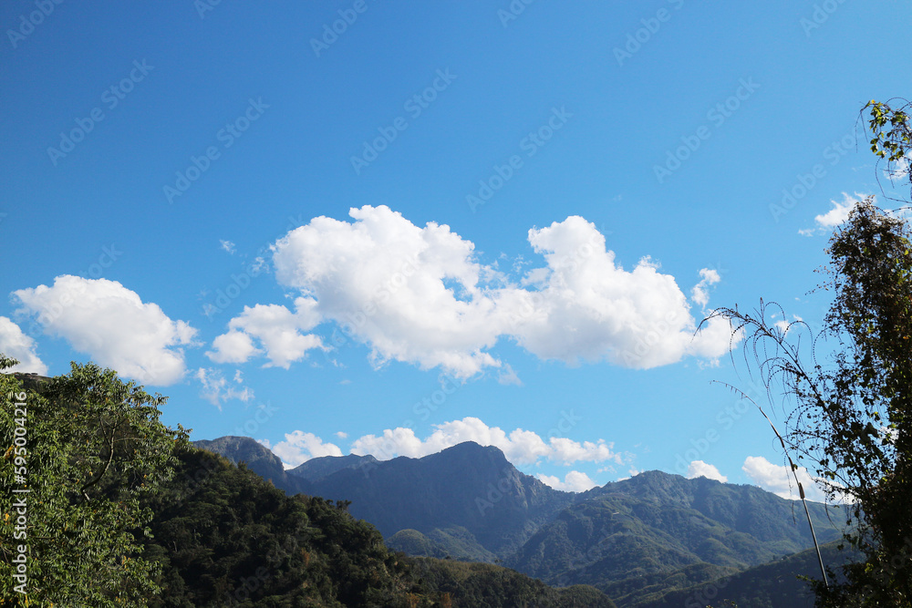 Naklejka premium Good weather, blue sky, green mountains and lovely clouds