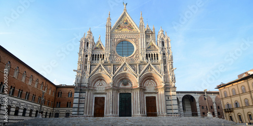 The cathedral of Siena Santa Maria Assunta is built in the Italian Romanesque-Gothic style and is one of the most beautiful churches built in this style in Italy.