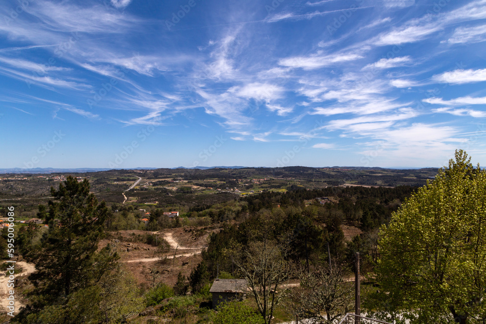 Panorámica de la llanura carrazedense desde el mirador de la Capilla de la Virgen de Gracia. Carrazeda de Ansiaes, Portugal.